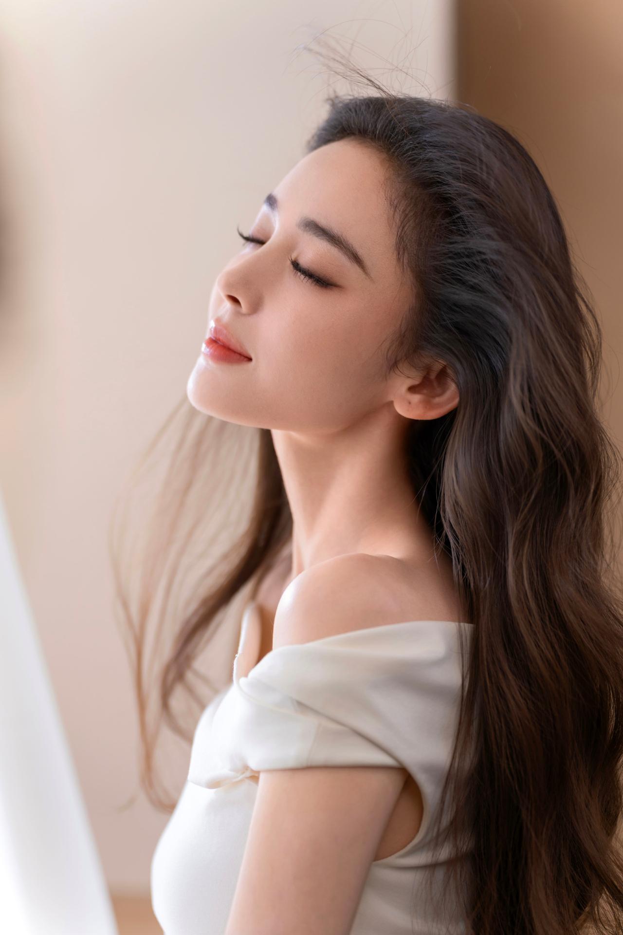 来之娜扎的美貌暴击，每张都好看，香气扑鼻了古力娜扎