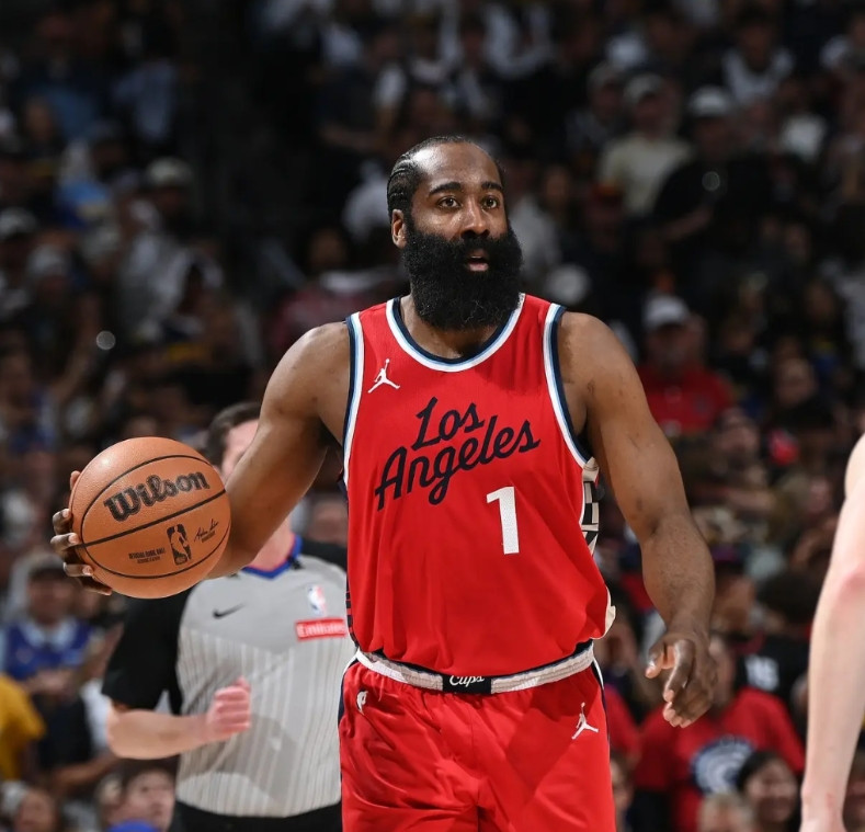 快船当下最好的结局，便是在本赛季尽快开启重建。本赛季，快船招揽了保罗、洛佩斯、巴