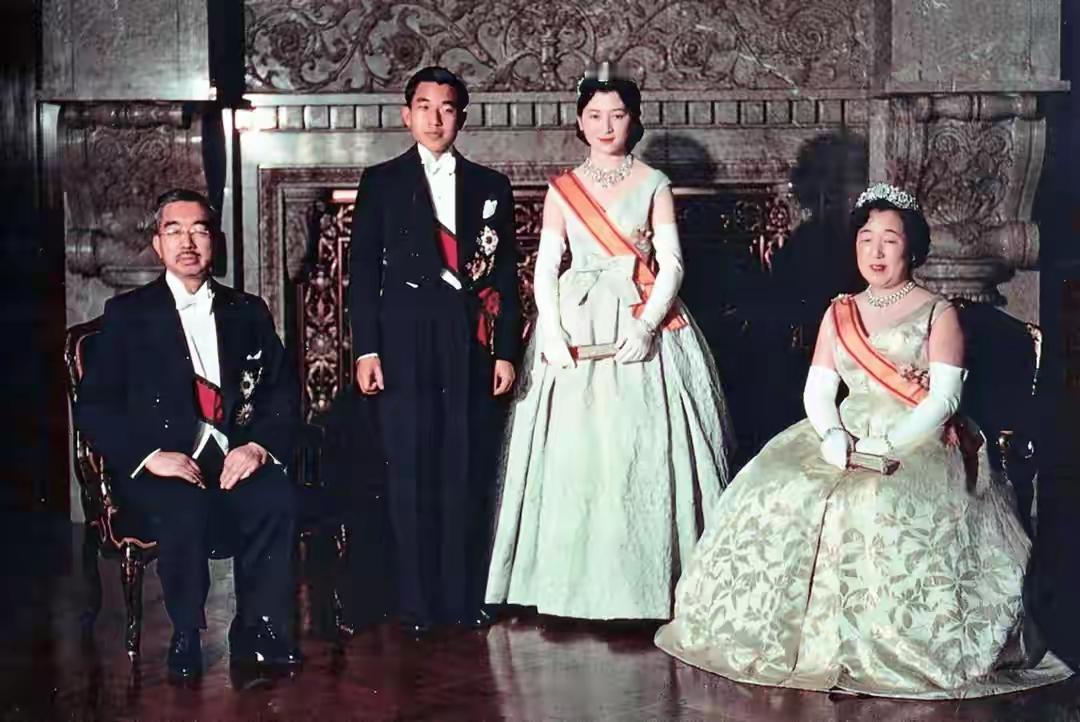 别再只同情美智子被婆婆虐待了！这位日本财阀千金的皇室生活，奢侈到让人咋舌，那些华