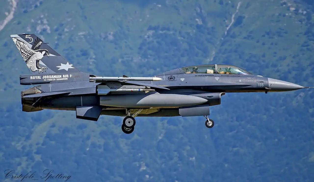 以色列战机炸到土耳其家门口才70公里！240架F-16加S-400