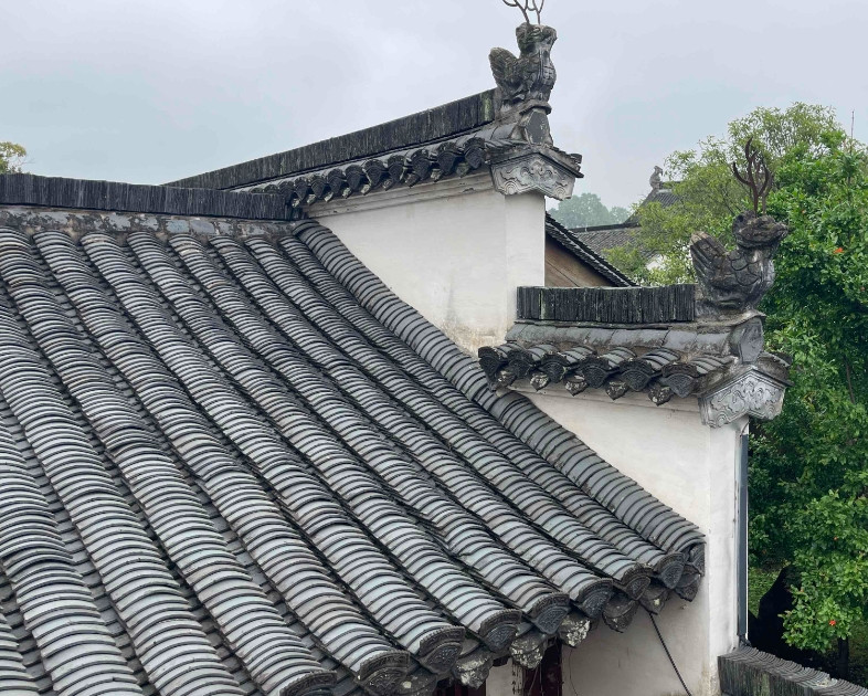 这次旅行产生分歧了，我想去齐齐哈尔吃烤肉，我爸想去四姑娘山看雪山，因为这两天那个