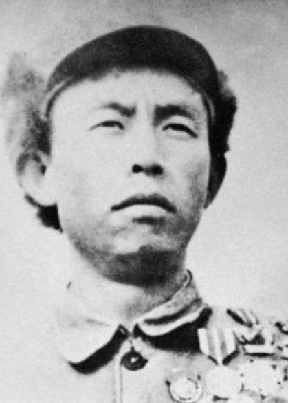 1953年，几名解放军到河南郑州一县城招待所：“我们要找一名特等功臣，听说他在这