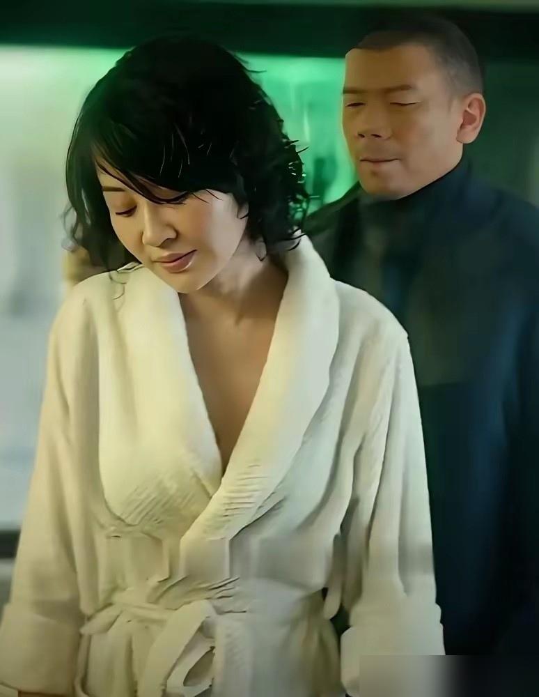 十年了，还有人说老炮儿里许晴那段戏低俗。我告诉你，你看反了，那根本不是床戏，那是