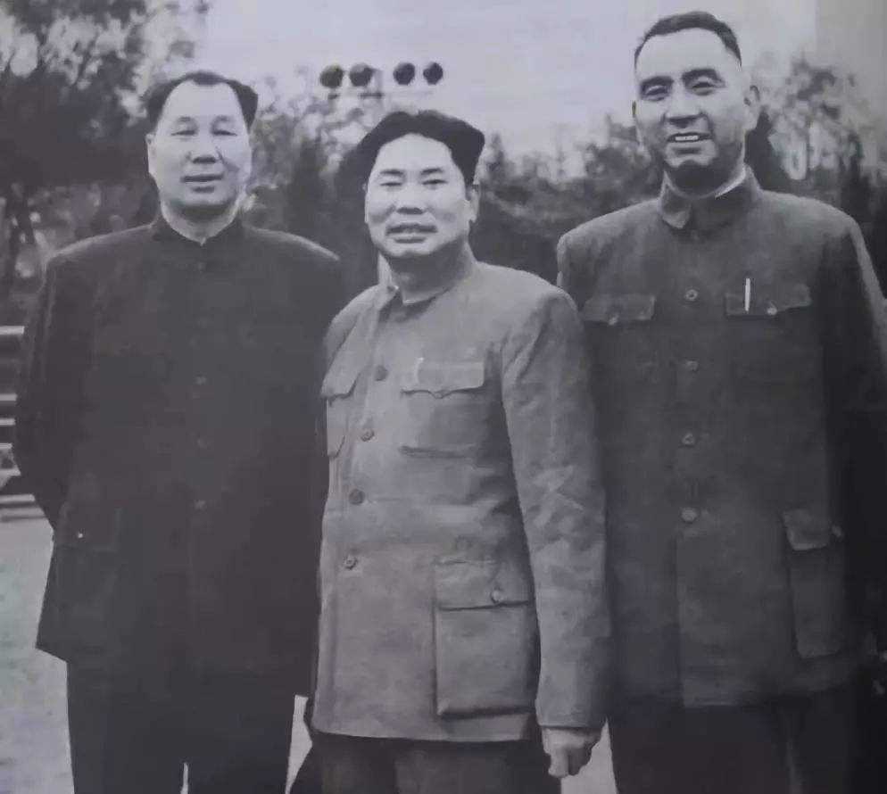 三杨都参加了抗美援朝战争，杨得志带的是自己的老部队第十九兵团，杨成武带的也是自己