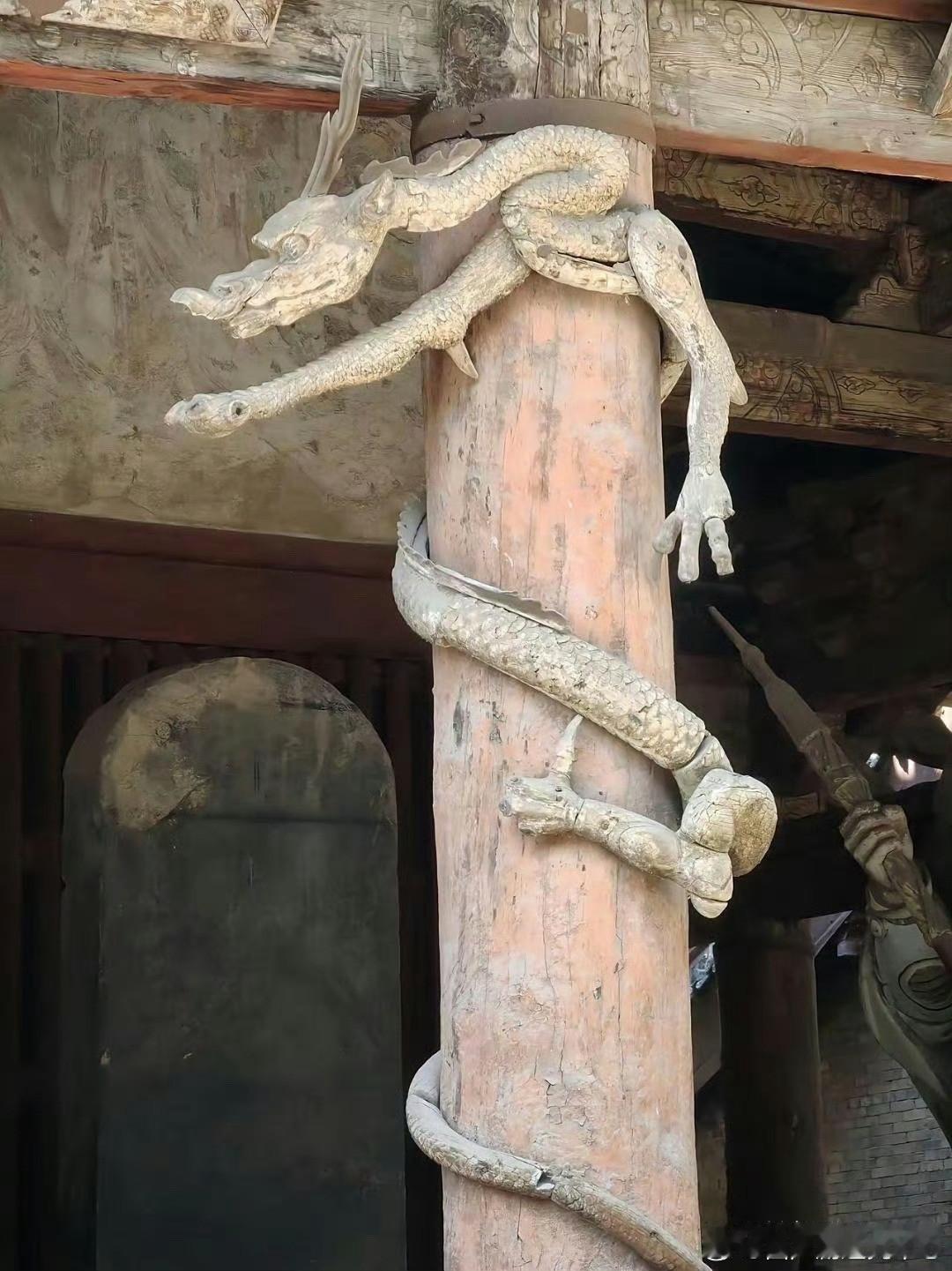 古人不会真见过龙吧，这雕的也太像了