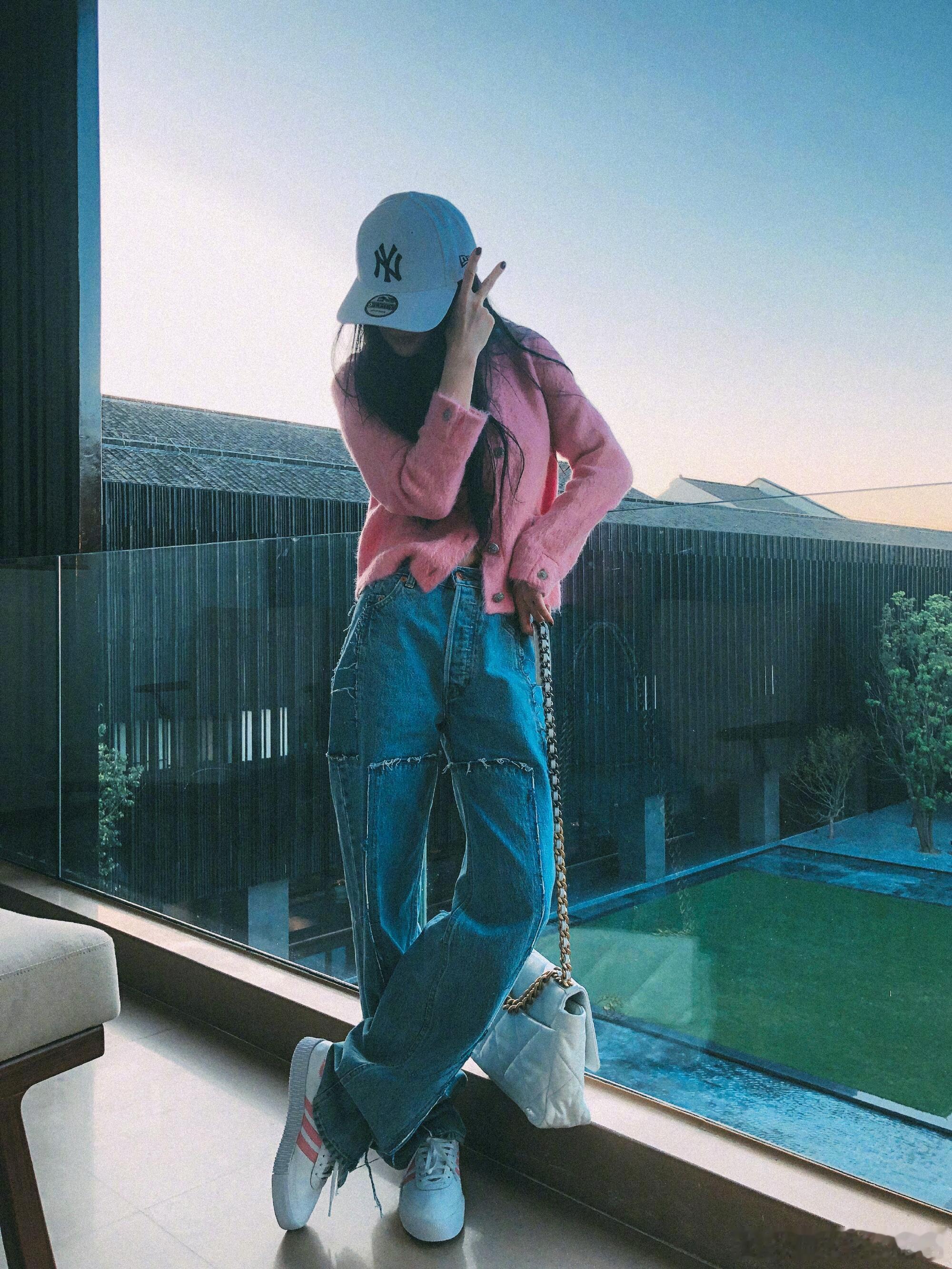 杨幂早期穿搭放到现在也不过时幂式穿搭YYDS当年她穿什么火什么