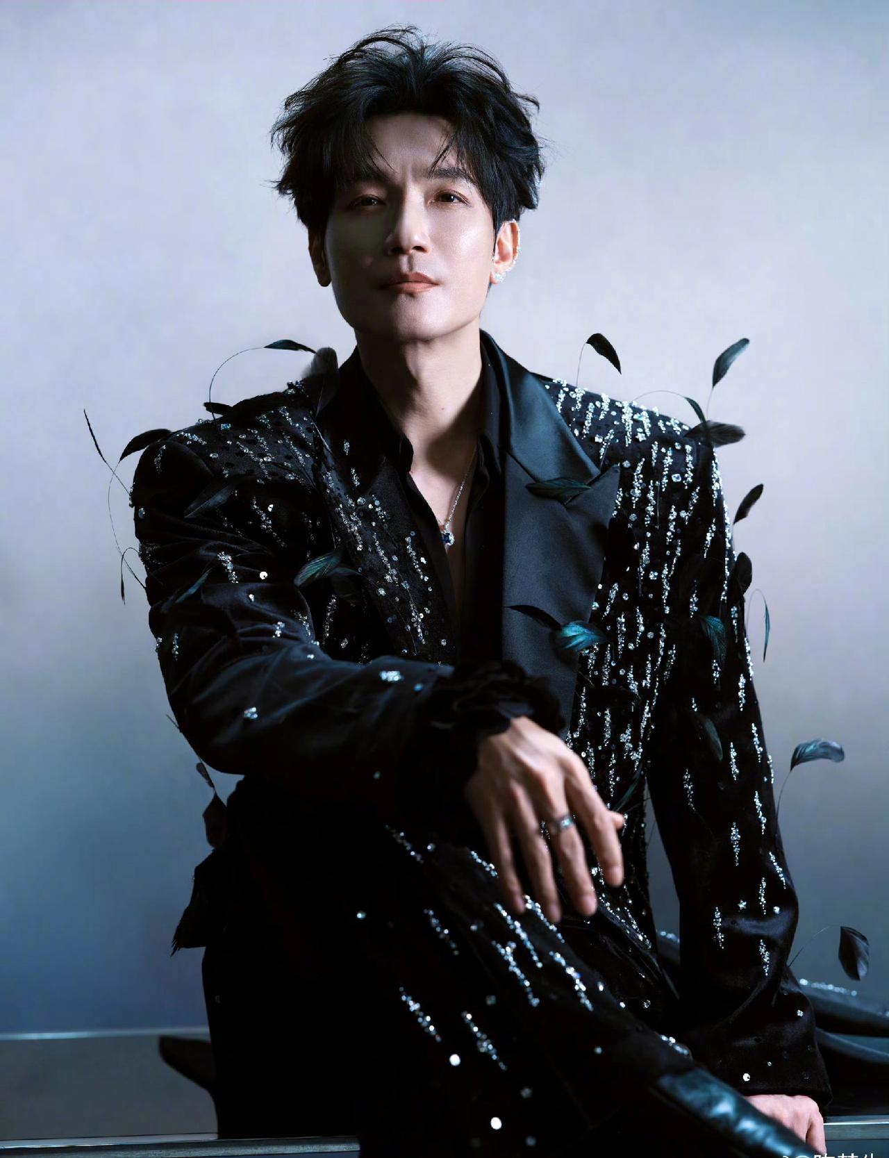 陈楚生，苏醒和陆虎同一天开演唱会，来看看各自的妆造美不美！陈楚生依旧是黑白色系