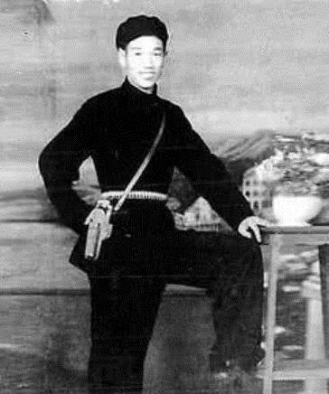 1939年11月，日本陆军省公布了一则新闻：“阿部中将在这座房子的前院下达命令的