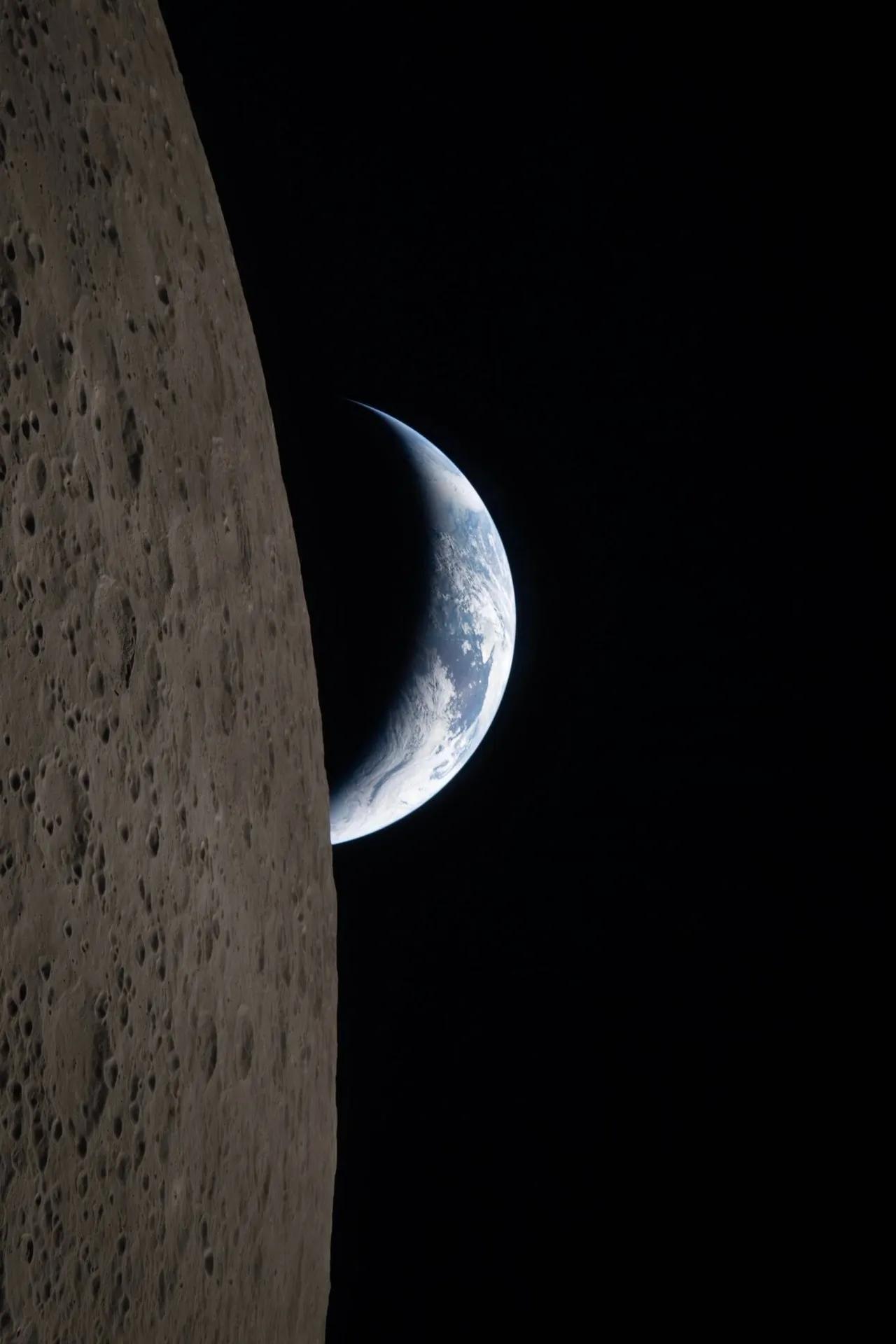 真人拍的照片确实更有视觉冲击哈。美丽的“地出”，壮观的月背南极东方盆