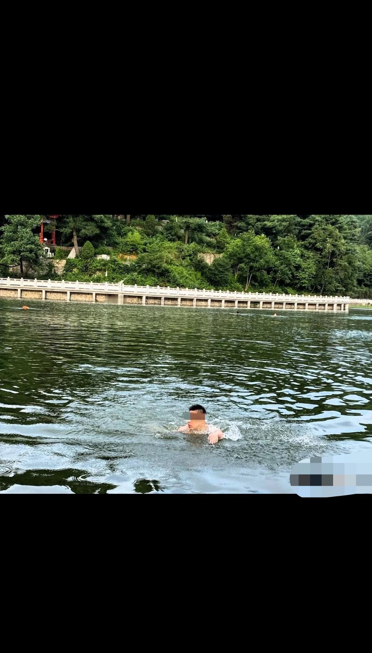 “太冷血！”内蒙古通辽，男子是三级智力残疾，一天，他跟邻居夫妻去水库洗澡，不慎溺