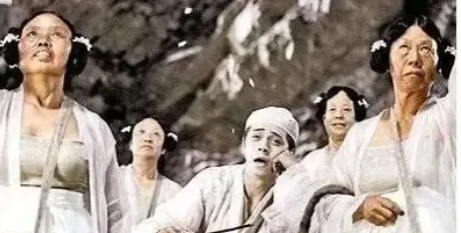 2011年，《西游记降魔篇》票房12.5亿，在选演员时，周星驰对助理说：“找4个