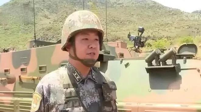 副团级单位设教导员还是政委？正营级部队的政治主官是教导员，正团级部队的政治主官是