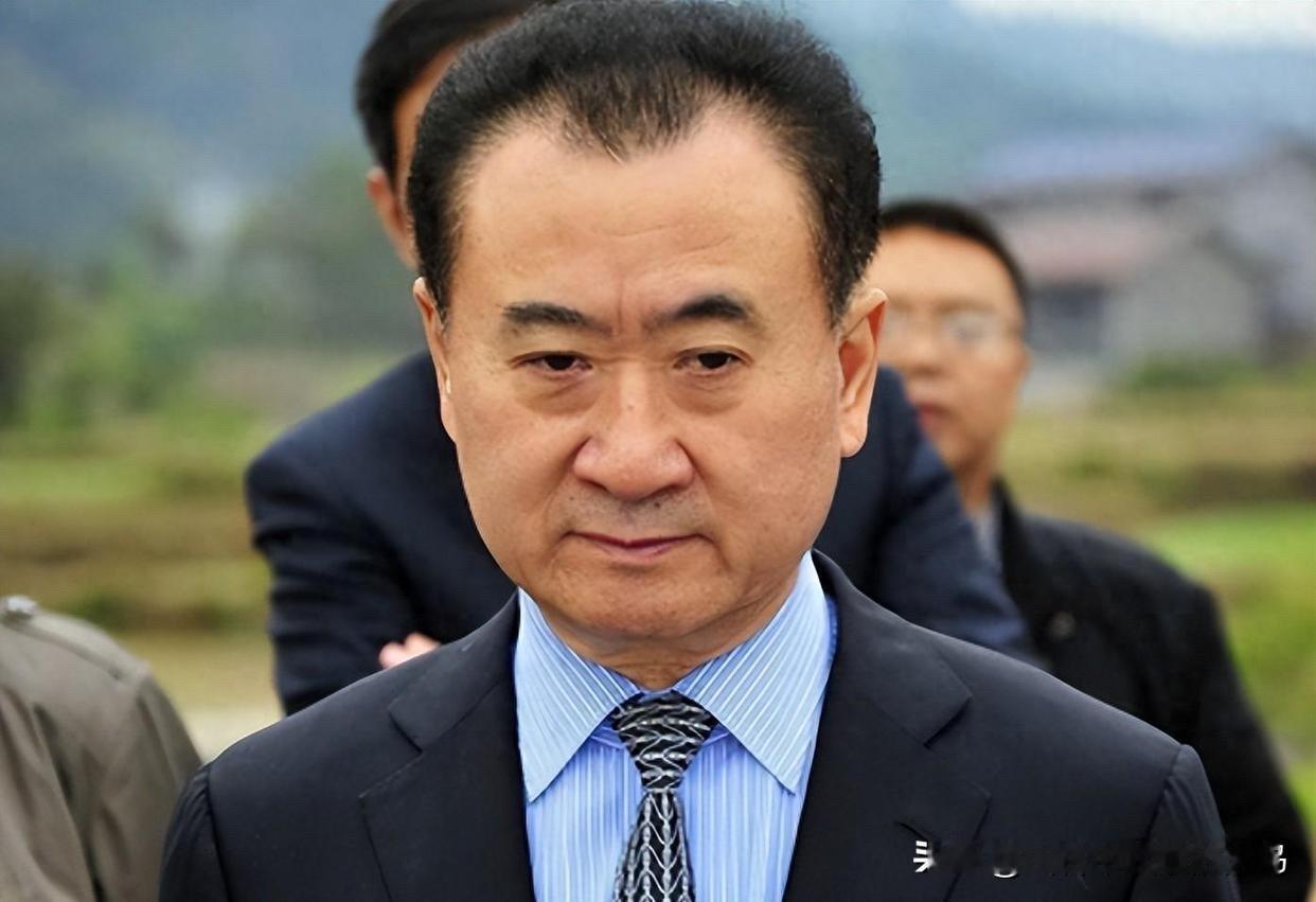 我好像明白了，为什么王思聪在国外过得不错，原来万达好像又支棱起来了，王建林竟