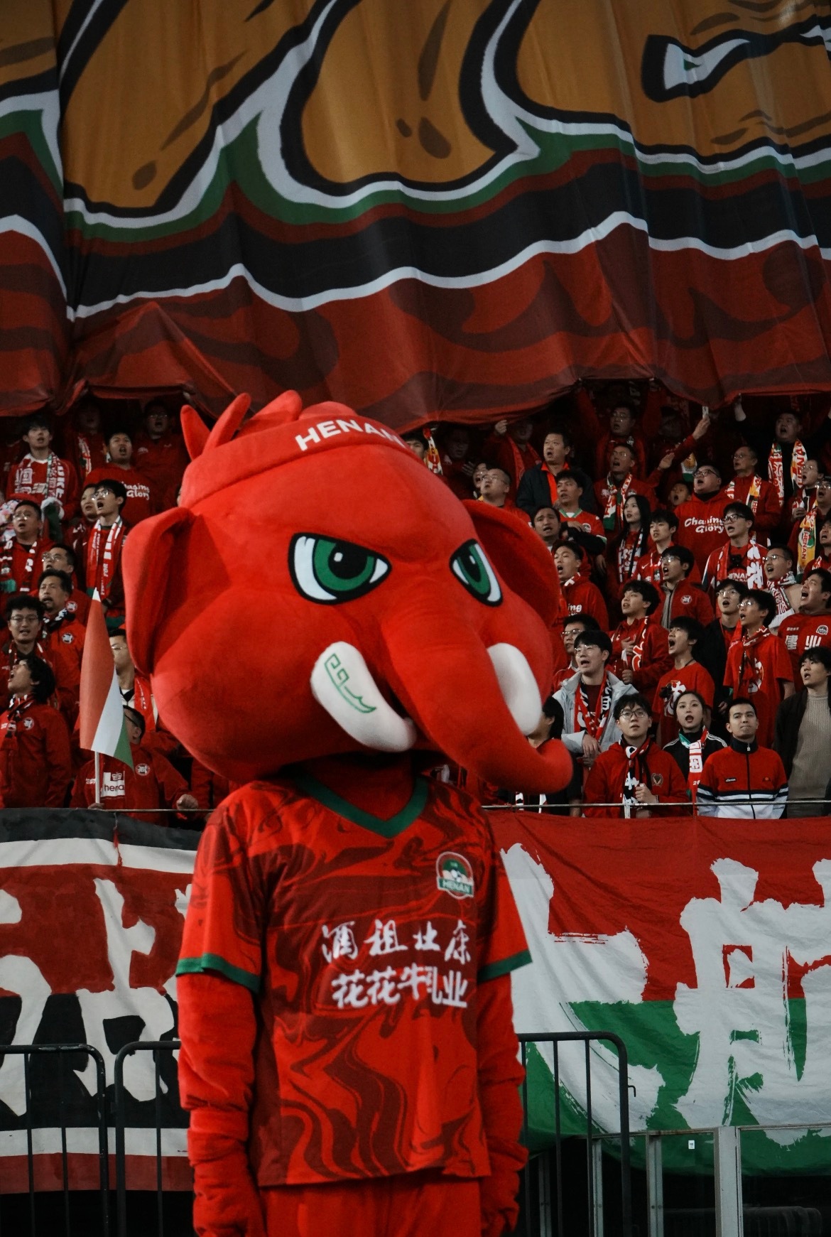 甲A时代建队的俱乐部里，只有河南/浙江还没有重要冠军奖杯。北京国安-92年建