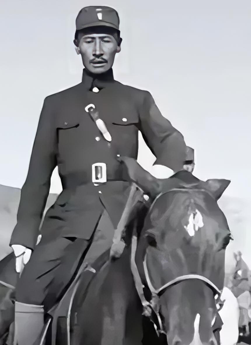 1932年，马占山宣布向日本投降，顿时国内上下骂声一片，然而在受降仪式上，马占山