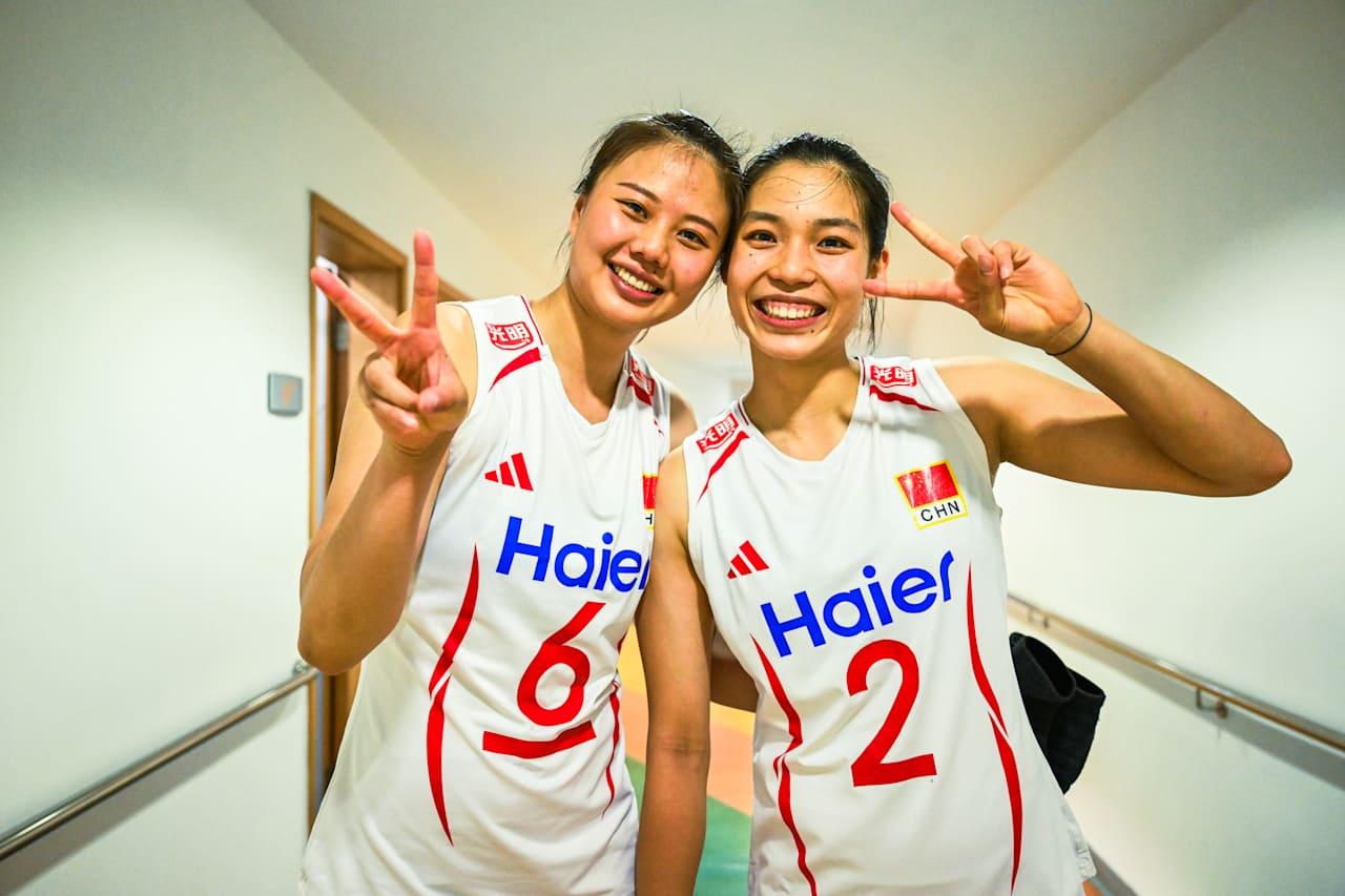 中国女排3-2逆转击败美国女排，队长龚翔宇和主攻庄宇珊功不可没。赛后，龚翔宇和庄