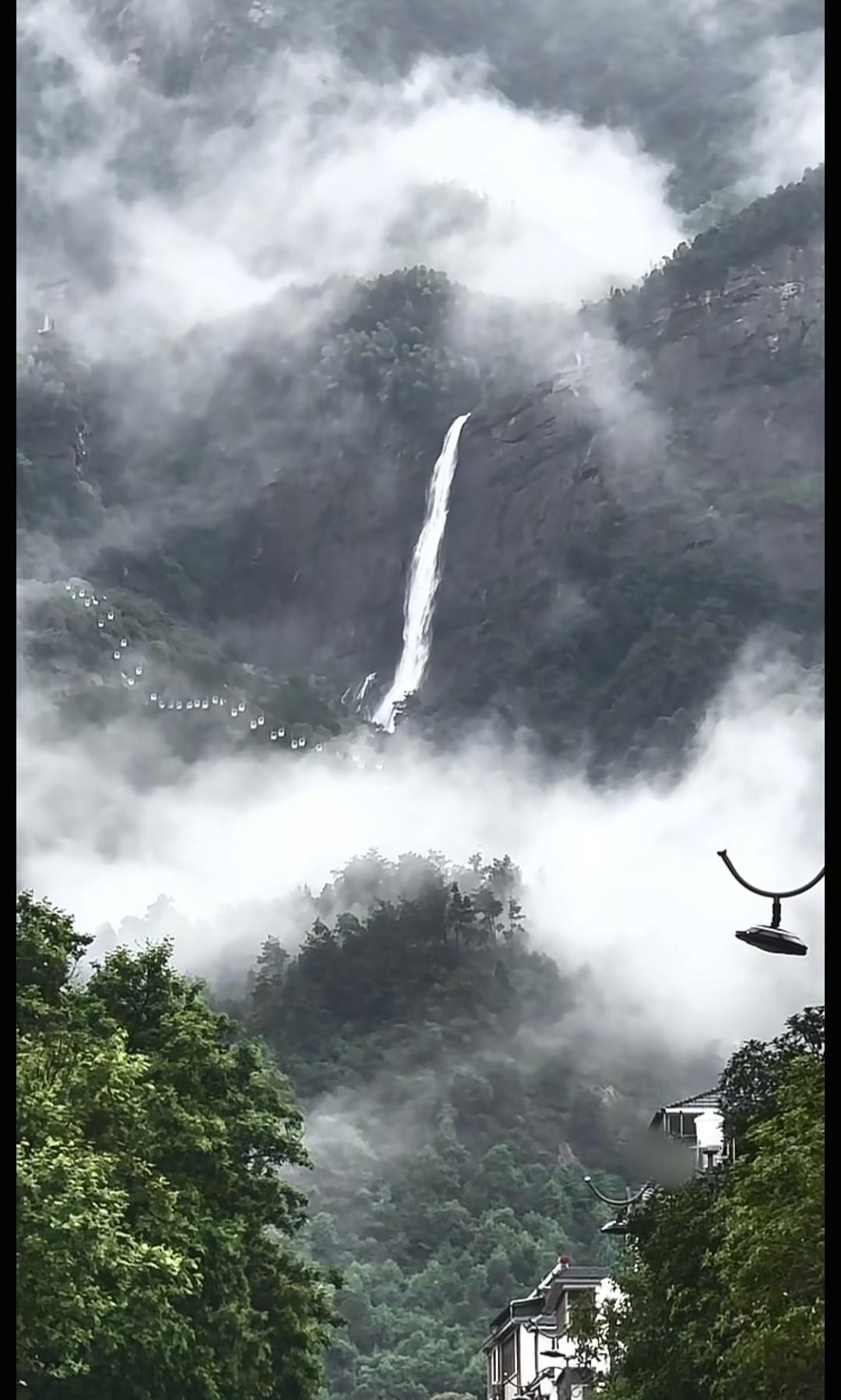 古人不欺我。真看到了，才会相信。飞流直下三千尺，疑是银河落九天。大自然的鬼