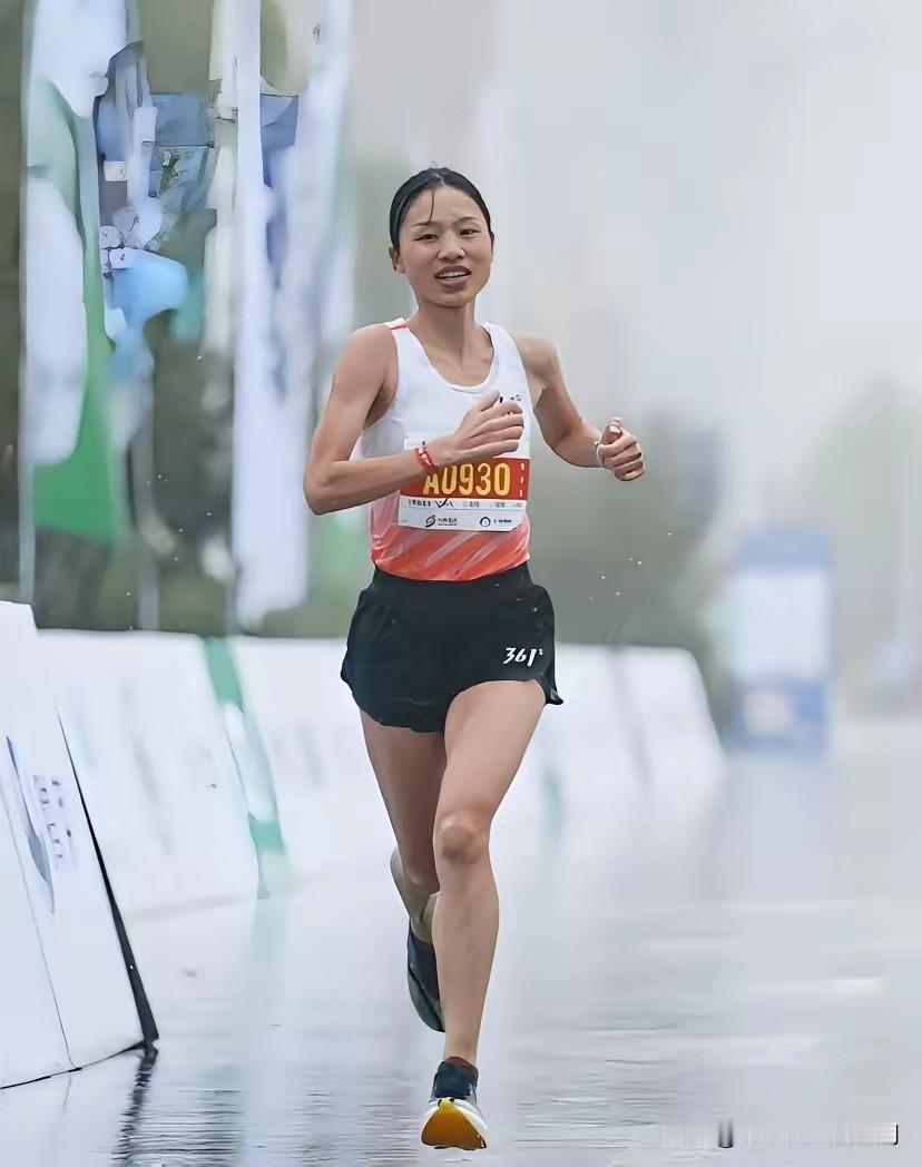 张水华了，这么拼命生活的女人，谁会不佩服啊？不仅是因为她马拉松跑得快，最重要的是