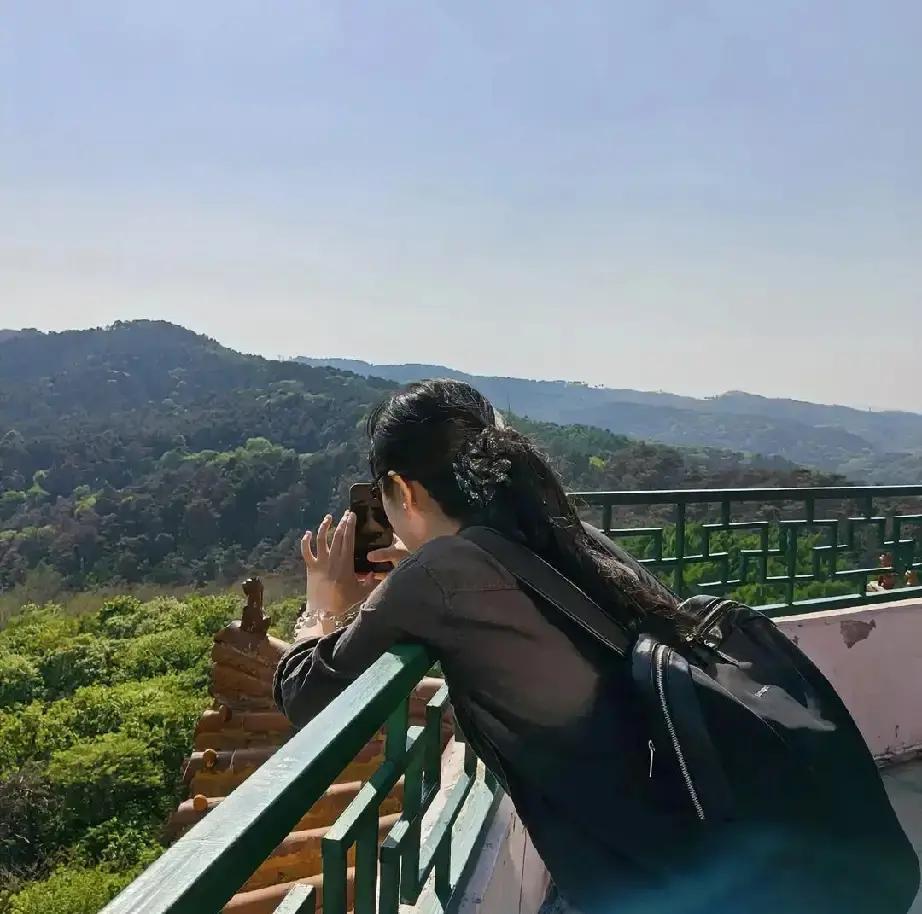 人到四十，身边越来越多的人都有一个共同的盘算：再熬个五六年，把社保凑够20年，