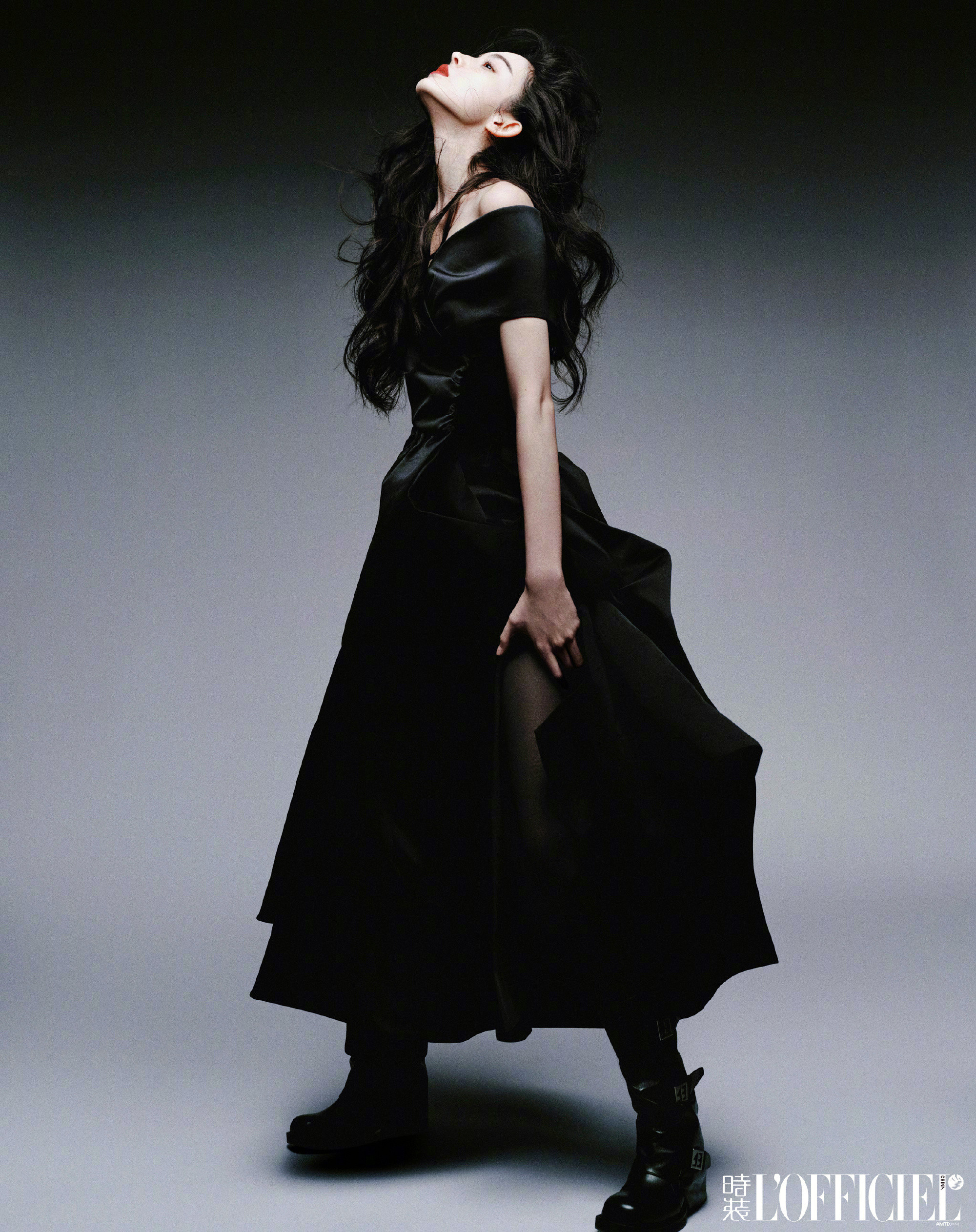 娜扎时装封面大片：过万境，见心境，漫漫亦灿灿。娜扎