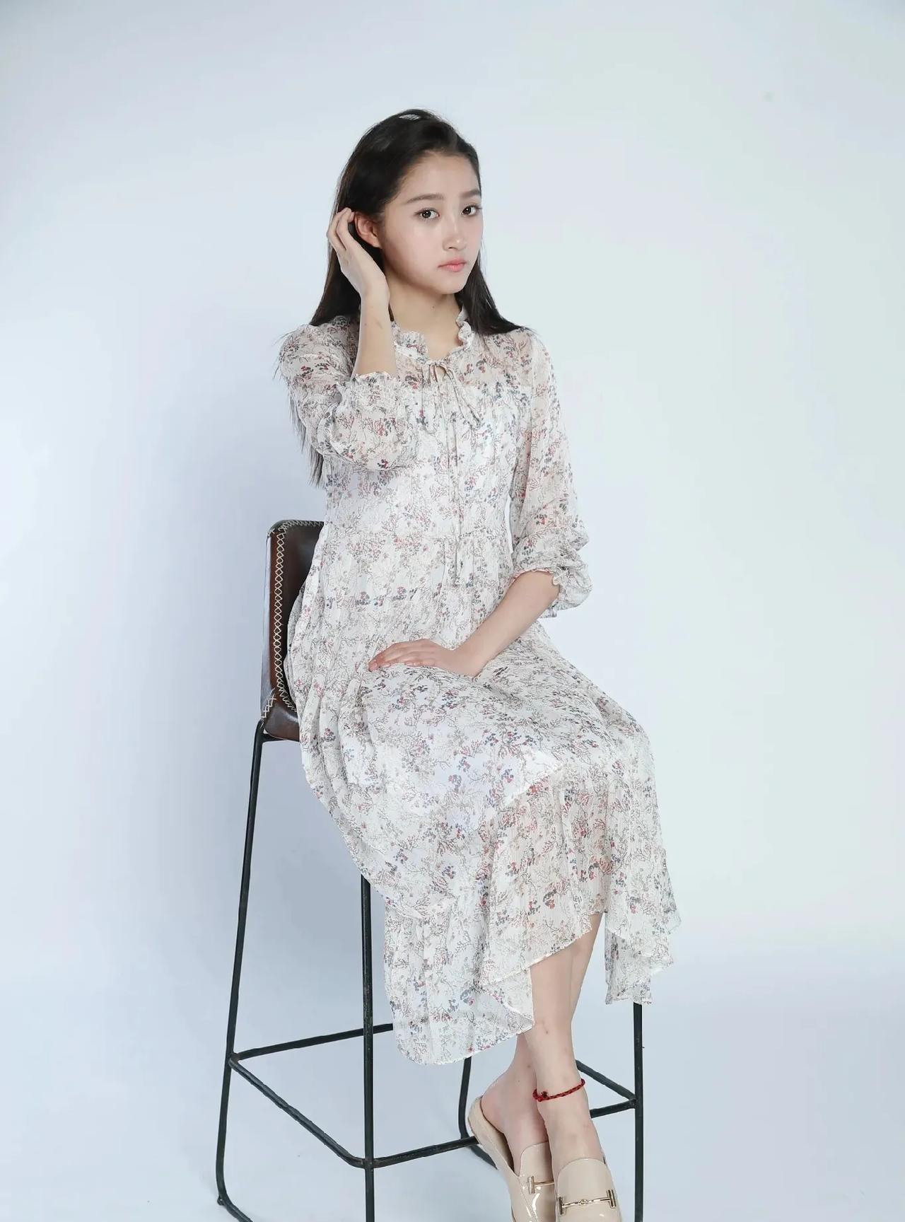 关晓彤算是童星里颜值比较高的那一批了吧，生图都这么好看。#关晓彤演技#