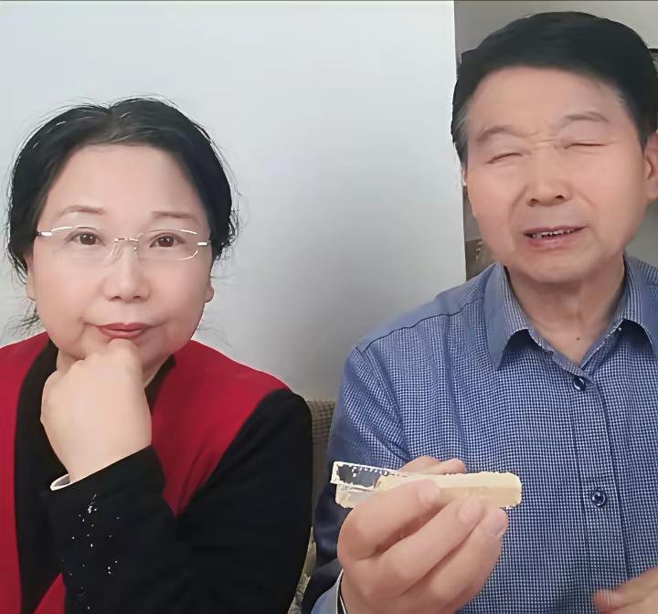 杜新枝不藏了，曝郭希宽离世的原因有三个。1、身体有多项基础疾病，毕竟儿子姚策