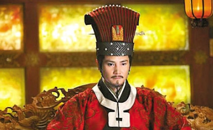 一天，宋高宗挑选了10个绝色美女，送到侄儿赵眘的房间。血气方刚的赵眘哪忍得住，宋