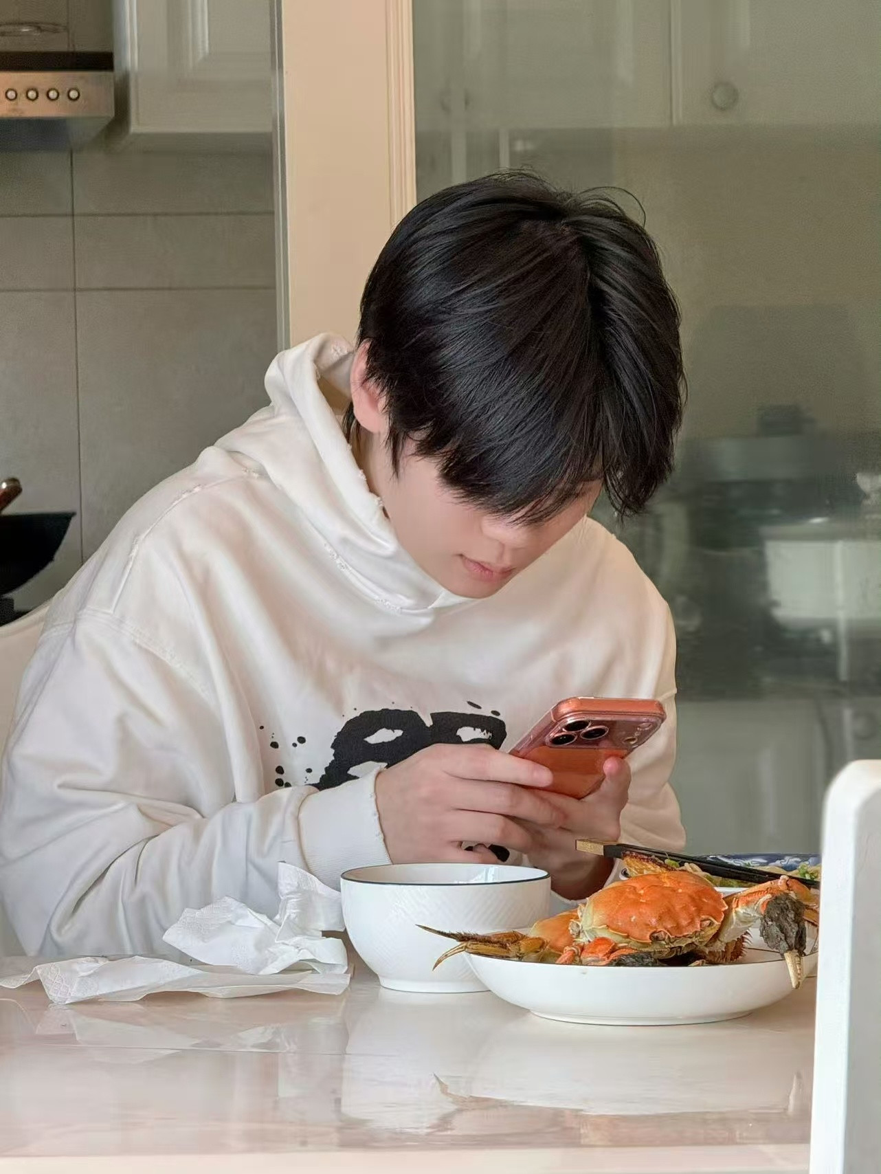 面条配螃蟹，煎蛋搭蘸料，这搭配一看就是会吃的行家，诚c同款干饭魂狠狠共鸣了！