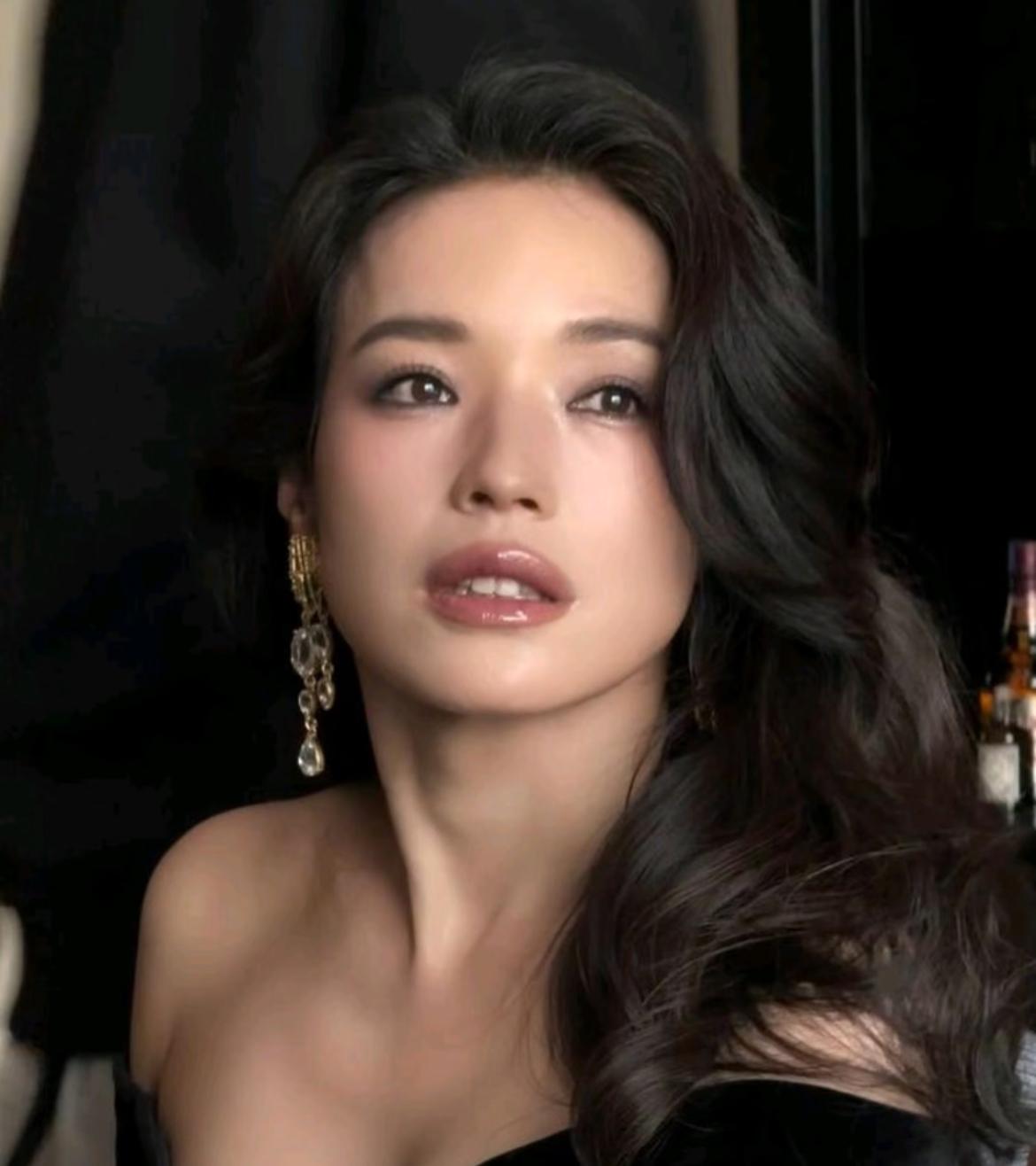 这个世界上我最想不通的人，就是冯德伦了，张震和舒淇分手了，黎明和舒淇分手了，