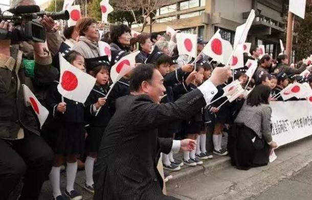 大家有没有发现我先说一个特别奇怪的现象。二战时日本在中国杀了那么多人，光南京大屠