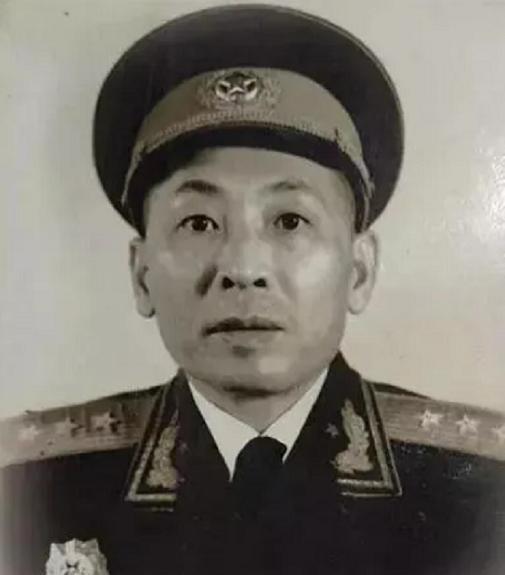 1953年毛主席在北京首次接见叶飞上将时，特别询问现在福建究竟是由谁在具体主持工
