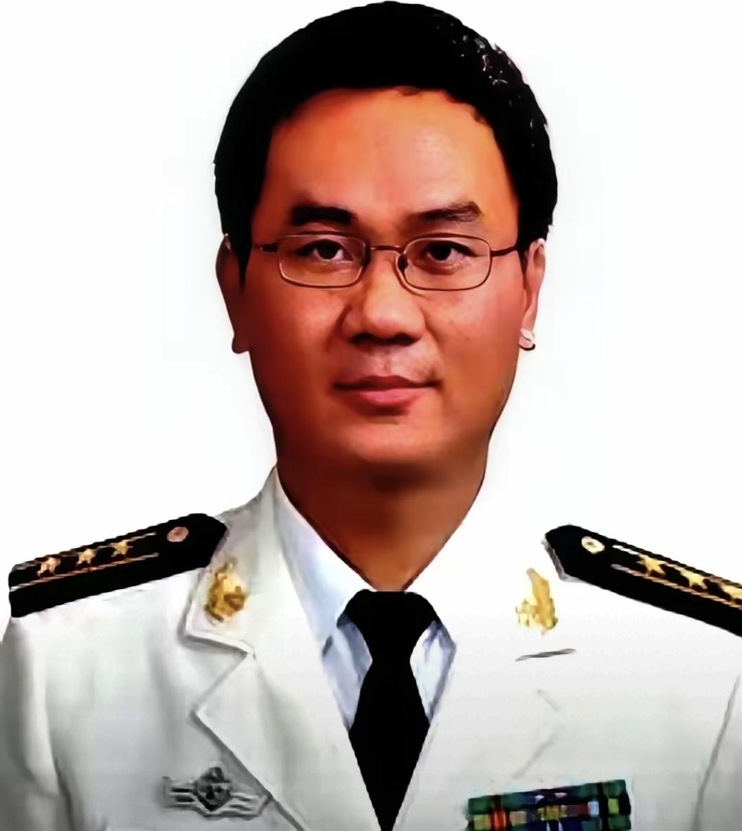 2023年底福建舰正式加入海军，总设计师鲁军勇47岁就当上院士，这事在国外论坛吵