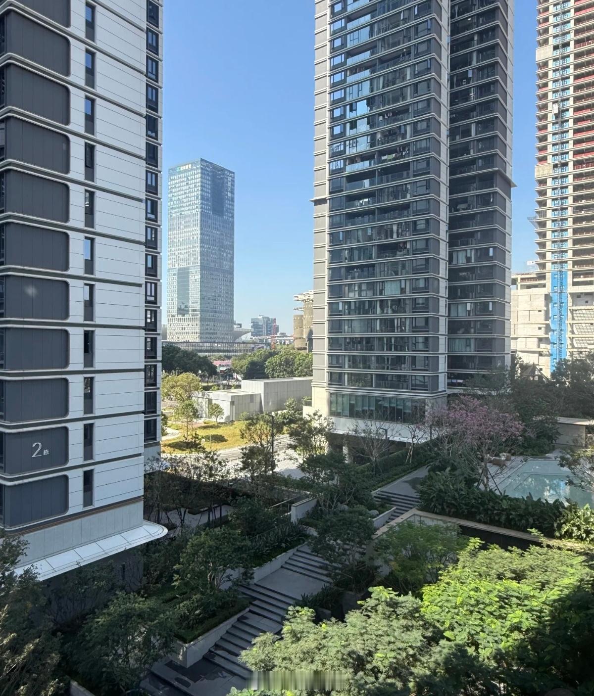 深圳北站超核中心润府114平低楼层，2年半以前796万买的，如今800万成交。今