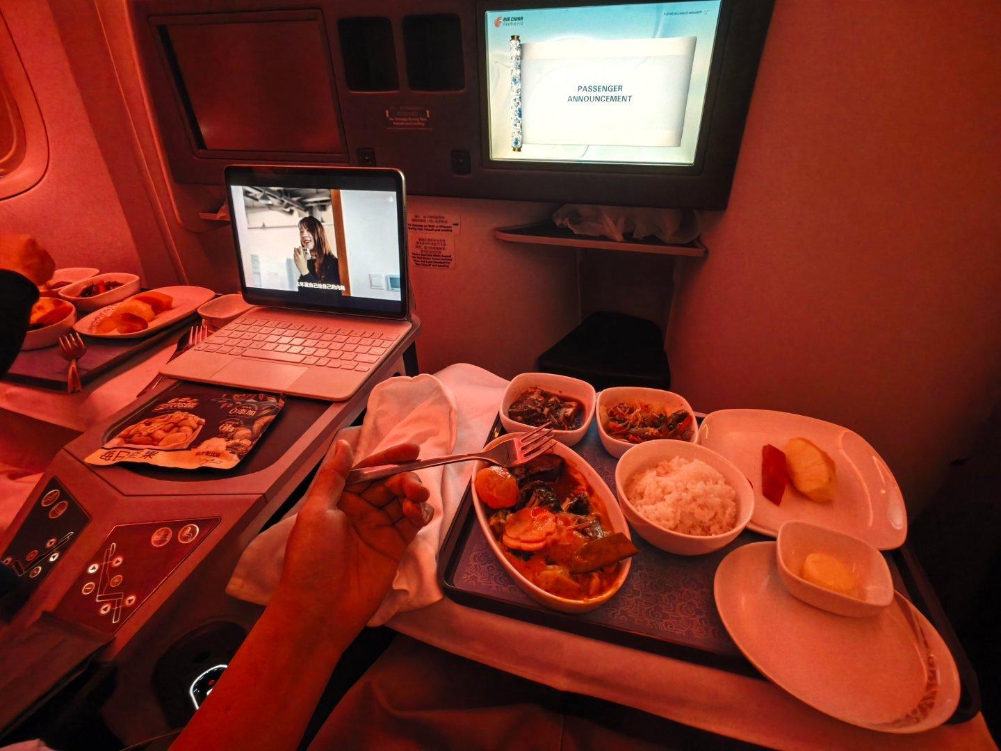 紧急改签，回国！今天一整天都交代在飞机上了，只为了去一个我熟悉的赛道，体验一台，