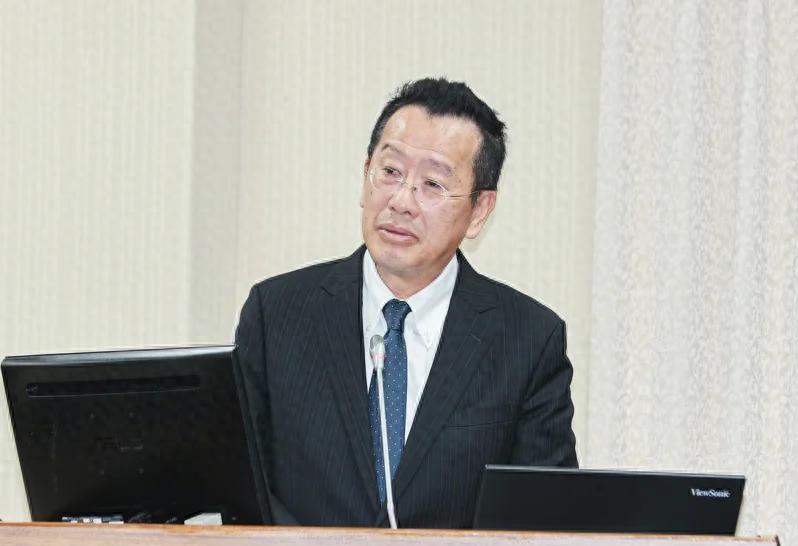 台军方炒作“大陆攻台”论。据台媒报道，台防务部门在最新报告书中列出“大陆攻台