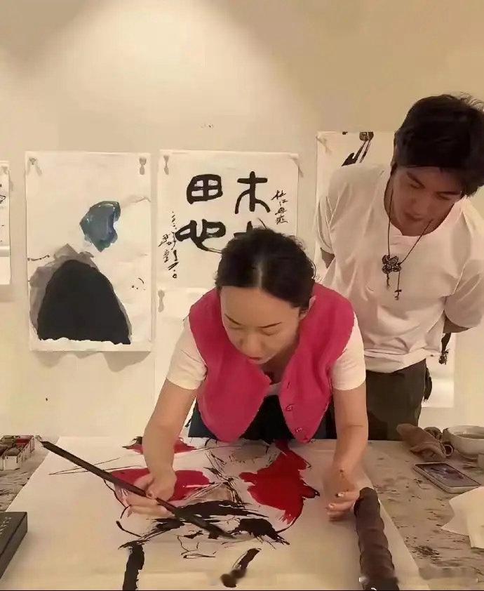 霍思燕这绘画水平感觉可以和王诗龄一较高下了