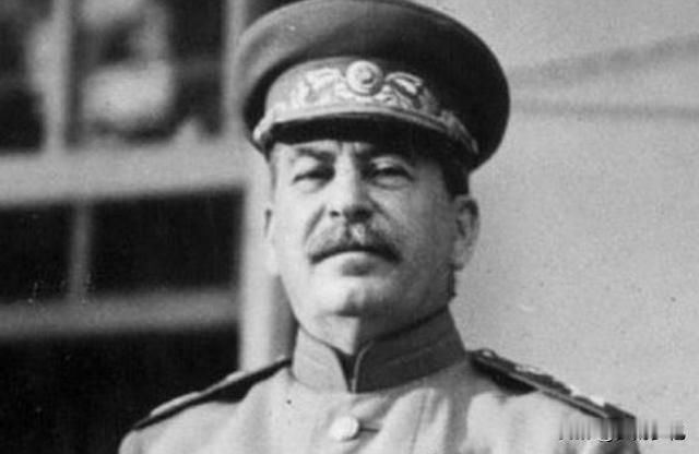 1941年这场耳光，竟成二战转折点？朱可夫的隐忍太绝了！1941年，斯大