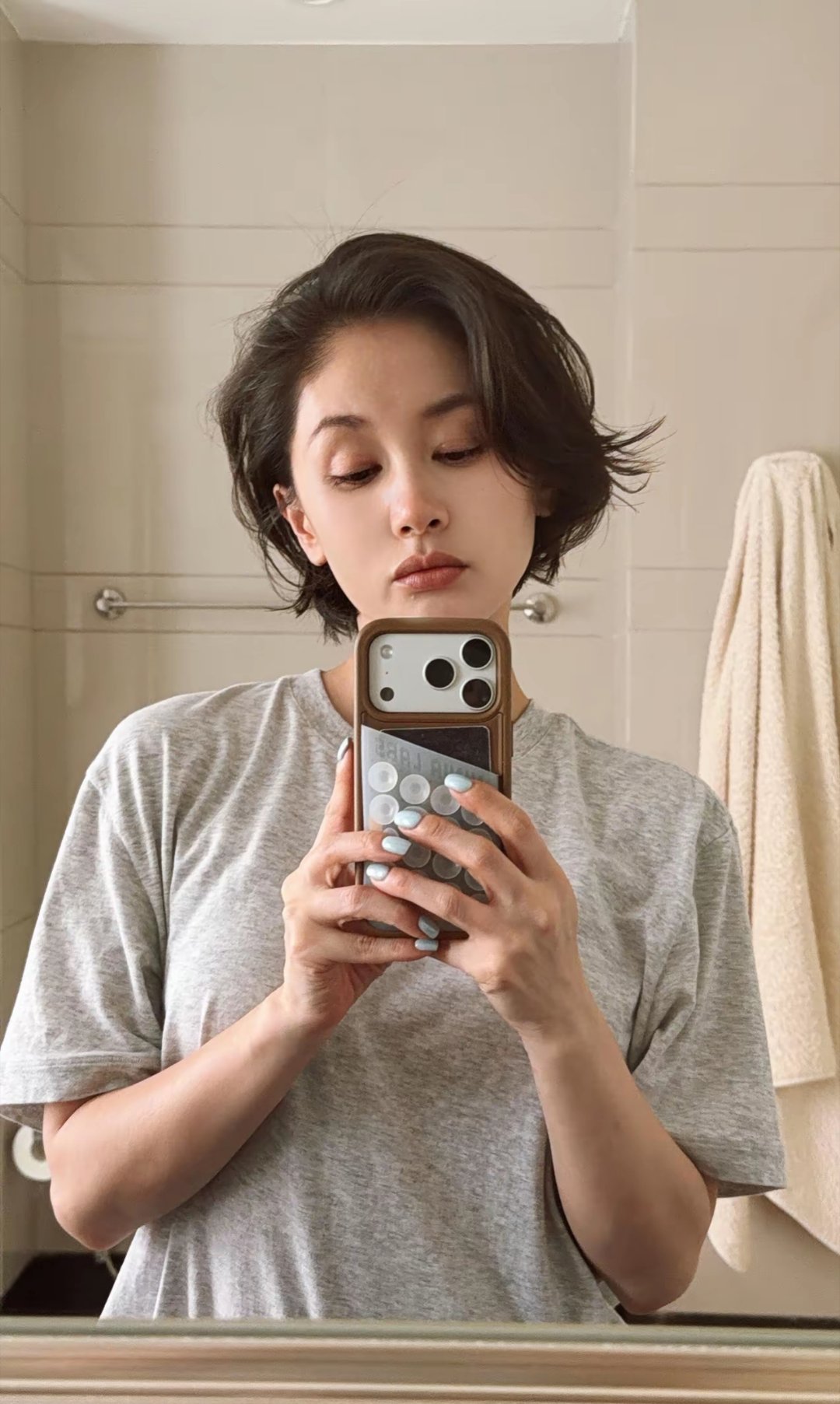 王子文好敢说！不是赶时髦，是我的脸，短发生图状态绝了
