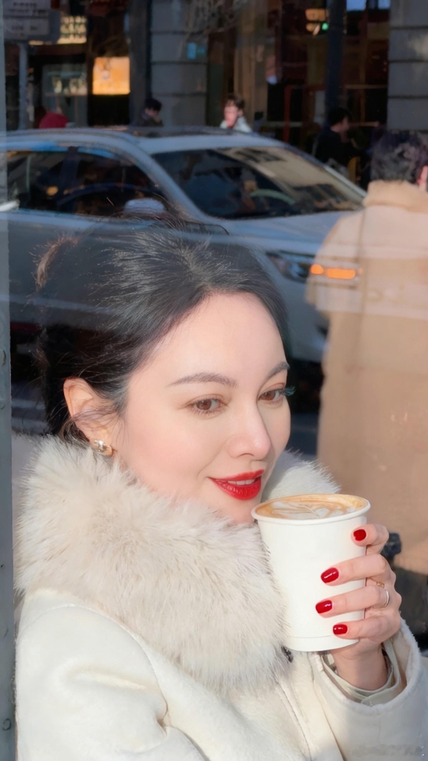 黄酒里面掉进去几颗咖啡豆，煮了一下之后，竟然有种非常巧妙的味道如果推出咖啡黄酒，