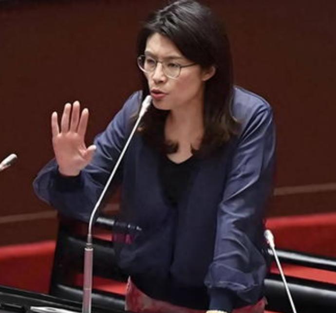 郑丽文向日本捐款这一件事，她的北京之行基本上就等于白来了，因为它让人失去了信任，