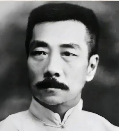 被骂了一百年的鲁迅名言，其实骂的是全中国最怂的男人。网上流传一句鲁迅的“名言