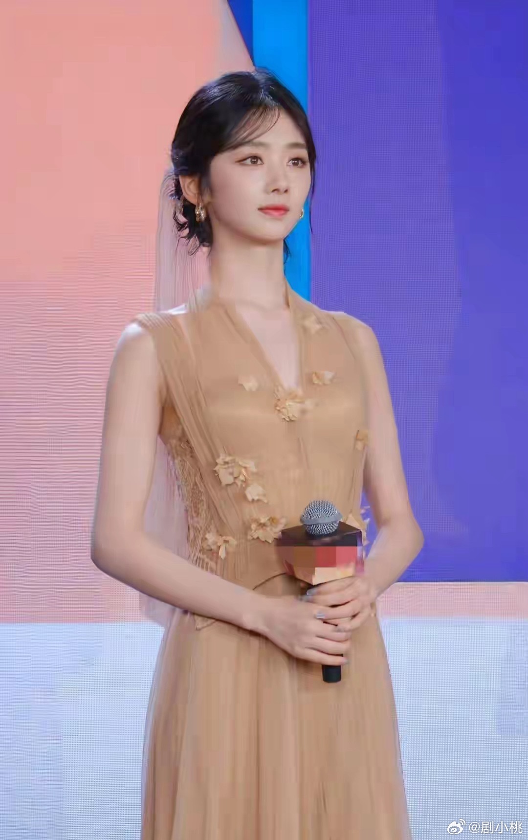 1.《天才女友》的收视率一般，但是对田曦薇并没啥的影响，她的团队很厉害的，能撕到