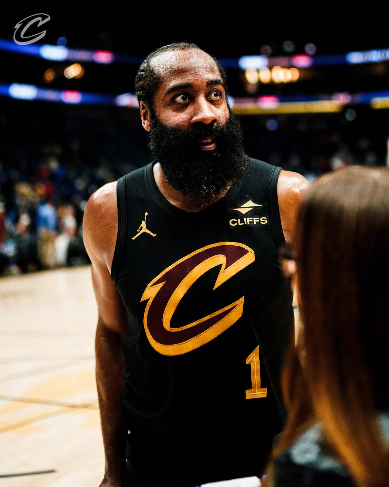 今天哈登又打了36分钟！这甚至已经算是主教练阿特金森“手下留情”了，毕竟同队的