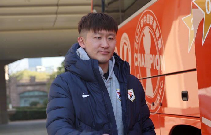 山东泰山队出征武汉四外援随队, 依木兰、陈泽仕提前抵达