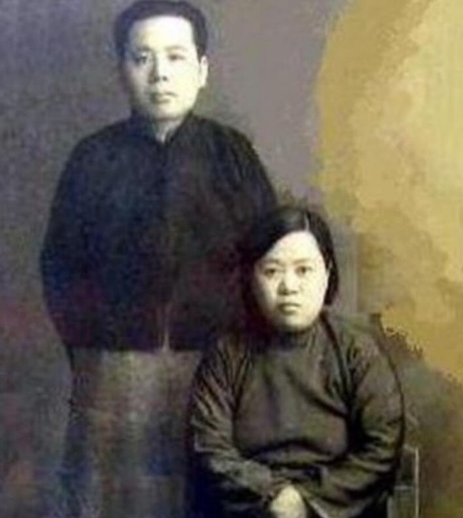 1914年，18岁的张恨水被迫结婚。他嫌弃妻子龅牙、体型肥胖，丑极了，却经常和妻