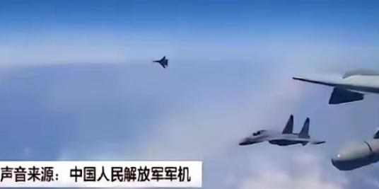 美国飞行员发现一个百思不得其解的怪现象每次中国战机伴飞，既不是歼16、也不是歼2