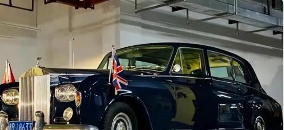 1986年英国女王访华的时候，国家找霍英东借车，没想到霍英东直接买了一辆与英国女