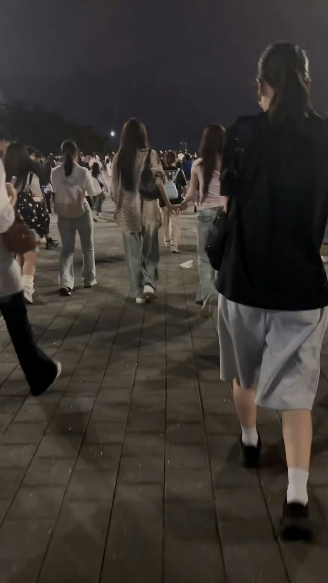 诗情画奕散场一起牵手回去休息​​​