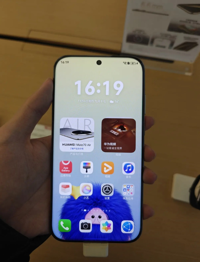 来看了一下这个机子，说几点1.这个尺寸的机子确实很难得，7英寸，而且比例也很特