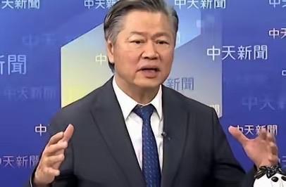 台湾名嘴赖岳谦毫不客气地指出，大陆光东部、南部、北部三个战区就有枕戈待旦的六七十